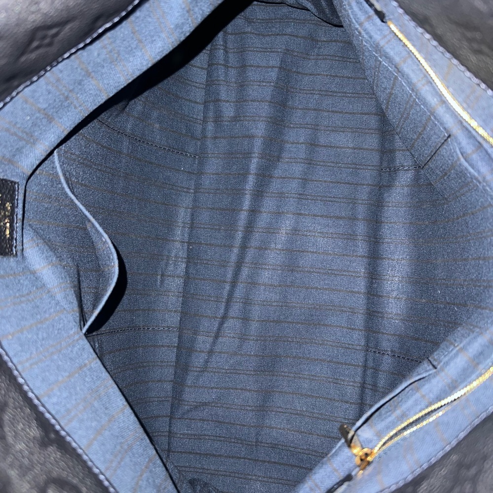 SOLD-Authentic Louis Vuitton Artsy MM Mng Empreinte Infini (Navy) - Picture 4 of 16